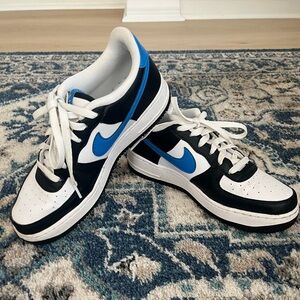 Nike Air Force 1 in big kids size 6.5 (women’s 8.5).
